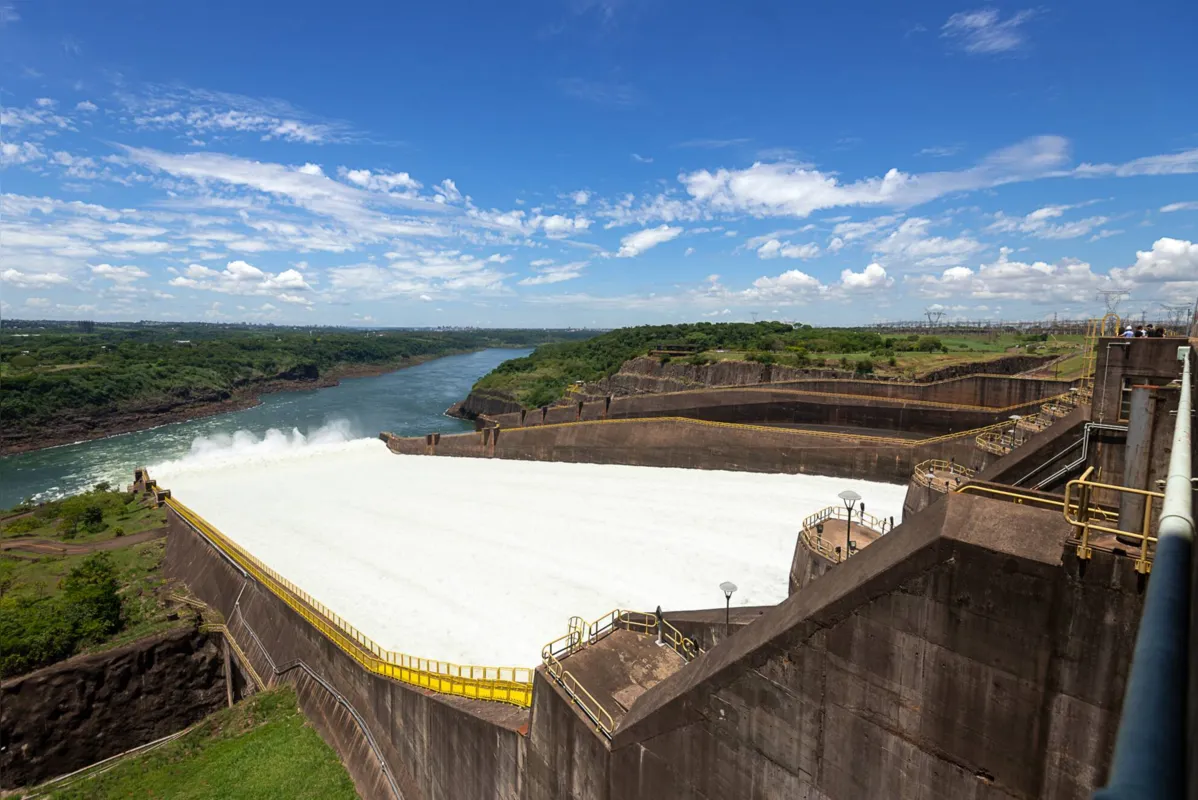 Imagem ilustrativa da imagem Vertedouro de Itaipu deve continuar aberto até o final de janeiro