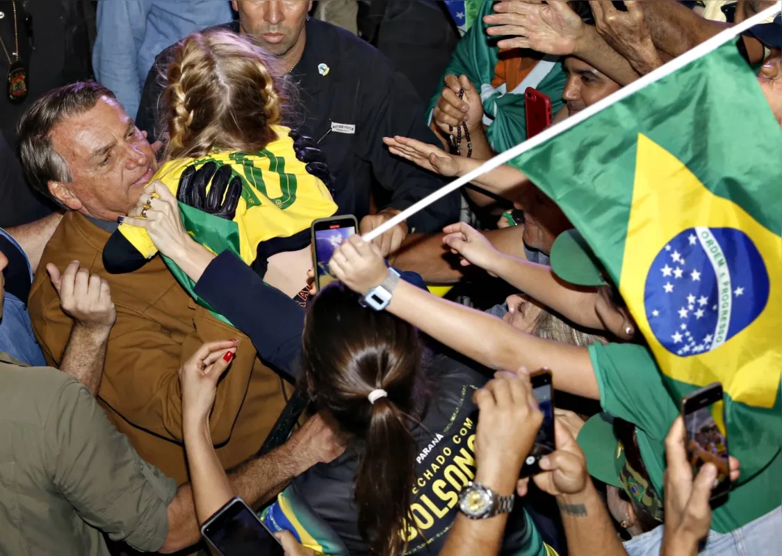 Imagem ilustrativa da imagem Vice-líder nas pesquisas, Bolsonaro ataca PT em comício em Londrina
