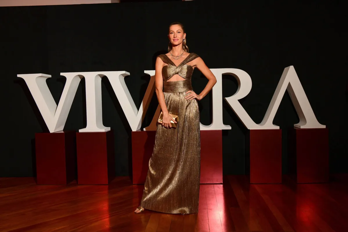 Gisele Bündchen desembarcou no Brasil especialmente para o evento: ela celebra 12 anos de parceria com a joalheria