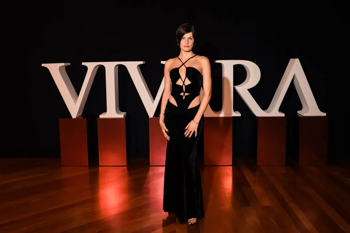A curitibana Isabeli Fontana marcou presença, na ocasião