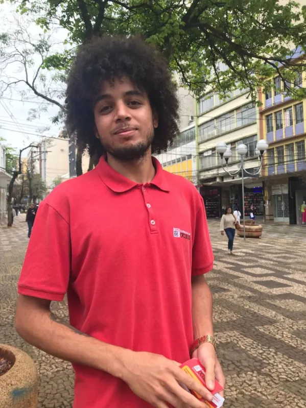 Gabriel Victor, funcionário de uma ótica no centro