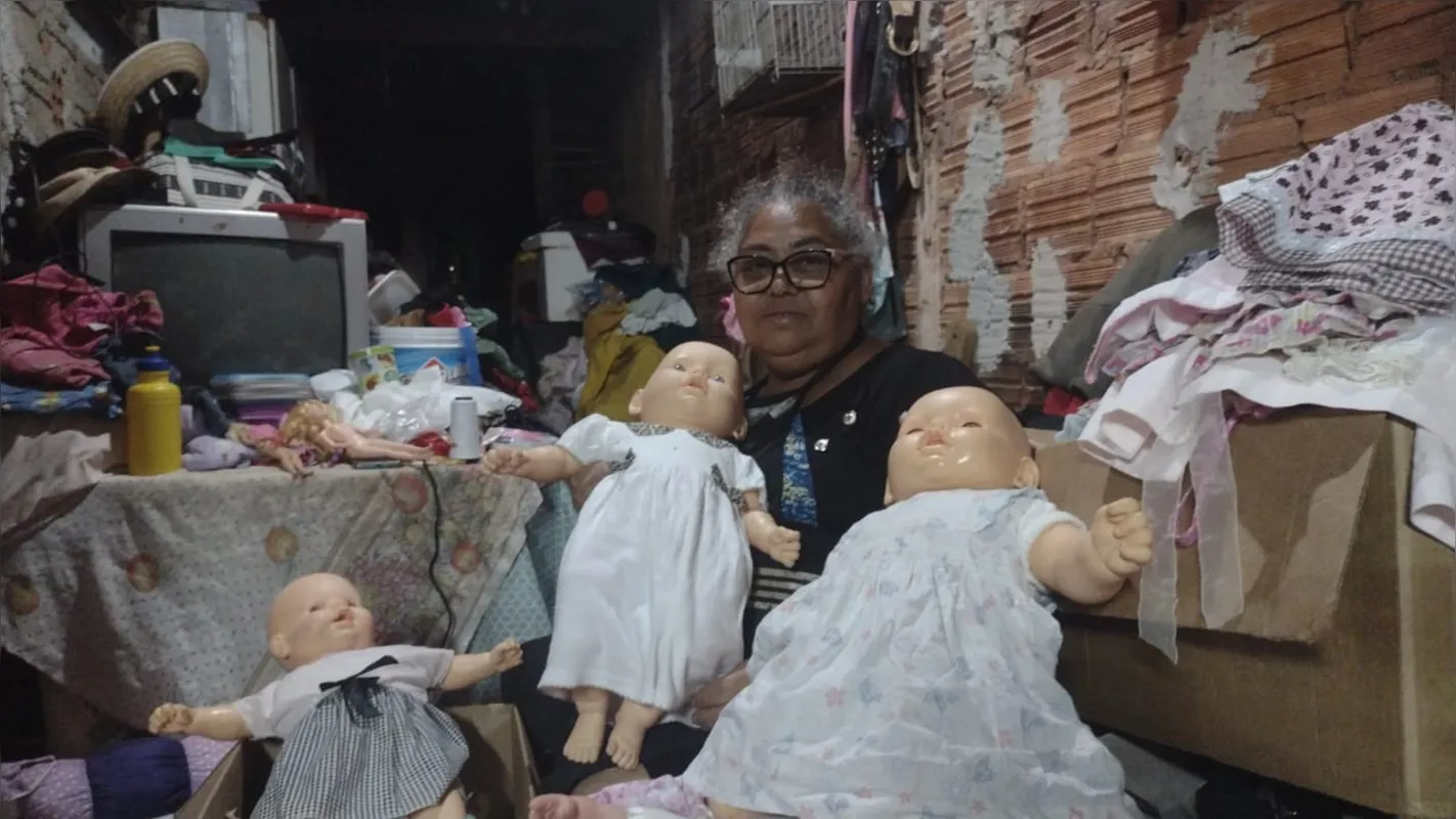 Dejanira Marcolino Cordeiro cuida da limpeza e higienização das doações