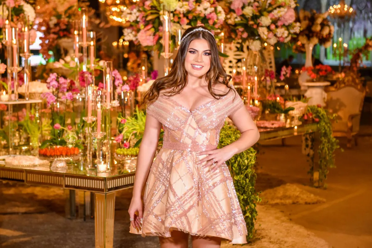 A alegria da aniversariante: Yasmin, que estuda no Marista, é muito estudiosa e determinada e tem interesse pela área da saúde