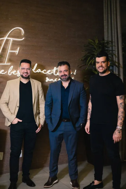 O diretor de parcerias da Vitacon, Anderson Leonny, com os diretores da g1 imob, José Vinicius Munhoz Pinto e Renato Gomes