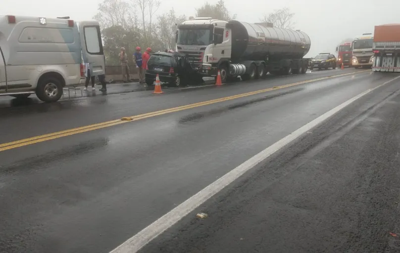 Colisão entre carro e caminhão ocorreu entre Mauá da serra e Ortigueira e gerou um óbito.