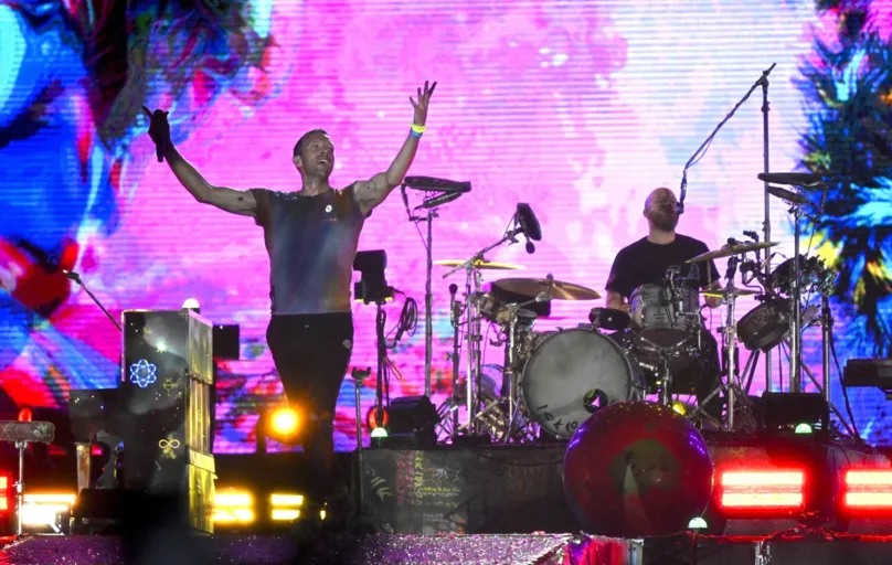 Coldplay: banda aproveitou todas as dimensões do palco Mundo, dando um show memorável