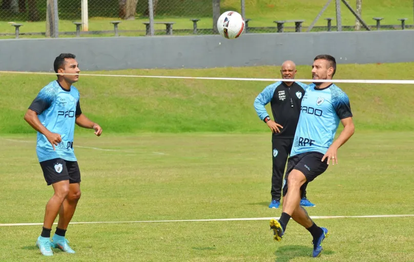 Poupado em Ponta Grossa, Alan Ruschel volta ao time diante da Chape; lateral fez o gol da vitória no último jogo no Café contra o CRB