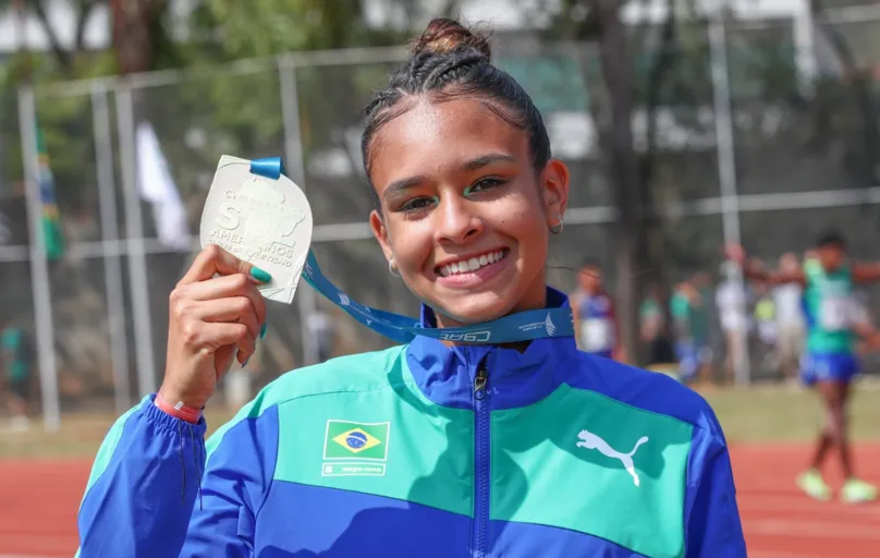 Júlia Ribeiro conquistou duas medalhas de ouro no Sul-Americano sub-18