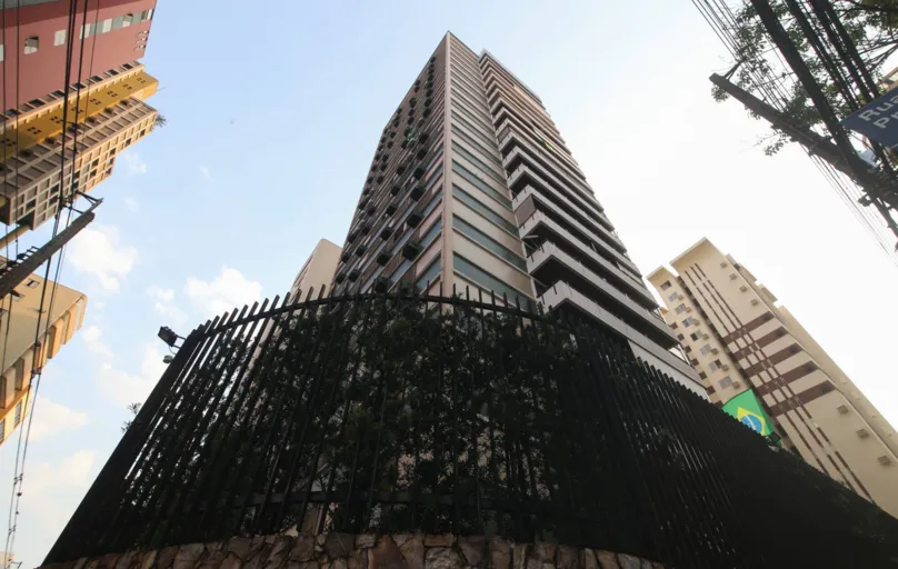 O Queen Elizabeth, no centro de Londrina, foi o primeiro 
edifício da cidade com um apartamento por andar