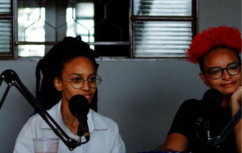 Isabely Mariana Ramos da Silva e Bruna Jaqueline de Moura, da equipe de produção dos podcasts