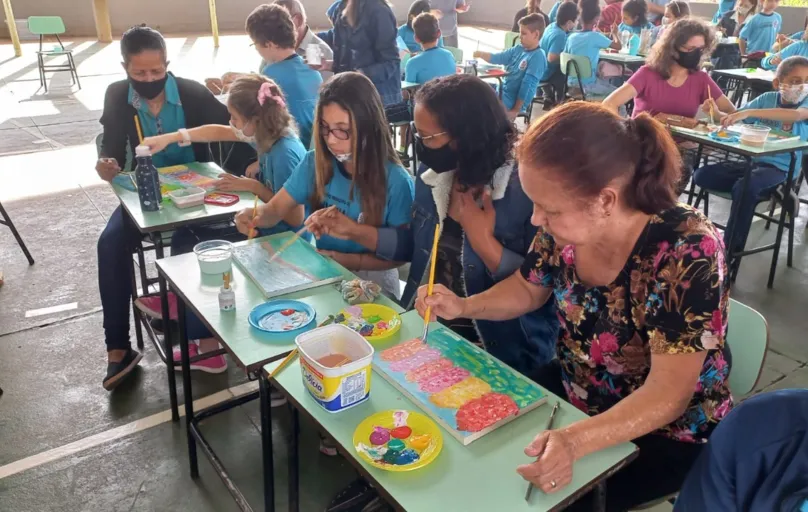 Dia dos Avós na Escola Nina Gardemann: troca de conhecimentos sobre o respeito aos mais velhos