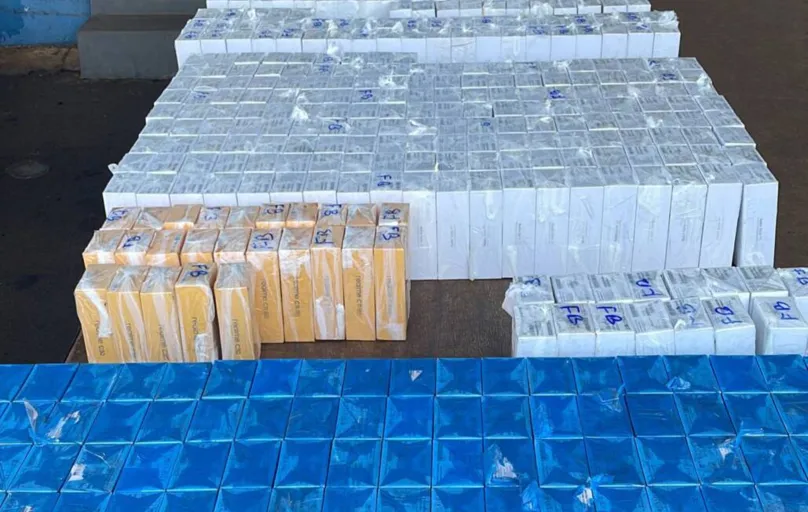 As caixas seladas haviam sido preparadas para o transporte irregular de 605 smartphones provenientes do Paraguai.