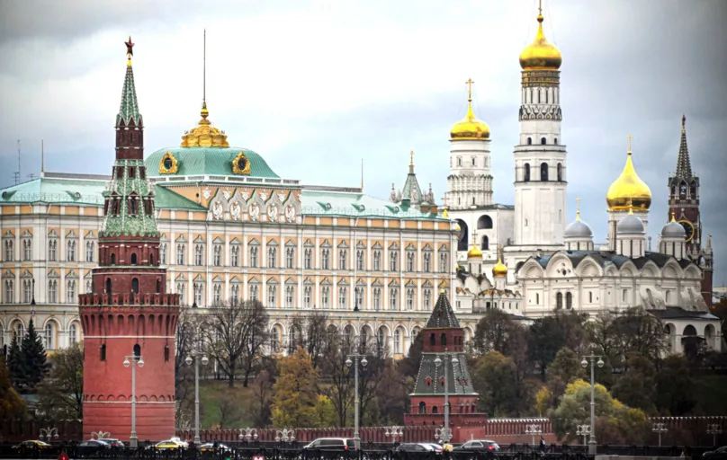 Alexander Nemenov/AFP

O Kremlin impôs cerco a mais de 5.000 sites e obrigou a imprensa a se referir à Guerra da Ucrânia como uma "operação militar especial"