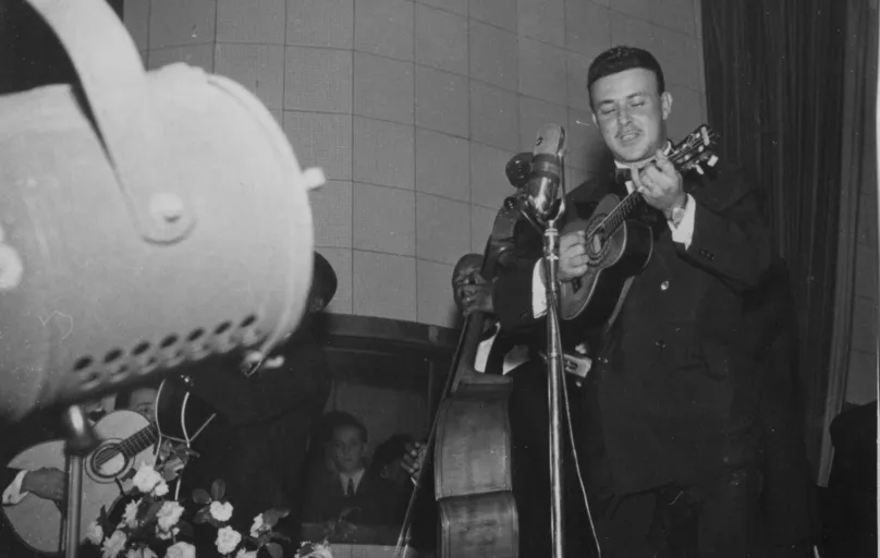 Waldir Azevedo em foto de 1955: músico colocou o cavaquinho em posição de destaque  e compôs va´rias músicas de sucesso como "Brasileirinho"