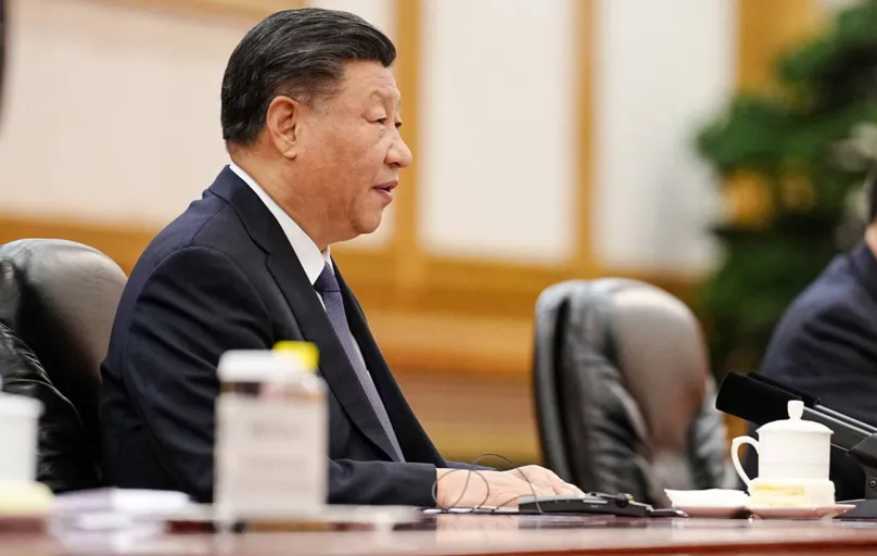 Xi também evocou princípios acordados no 20º Congresso Nacional do Partido Comunista, que lhe garantiu um inédito terceiro mandato como secretário-geral do partido