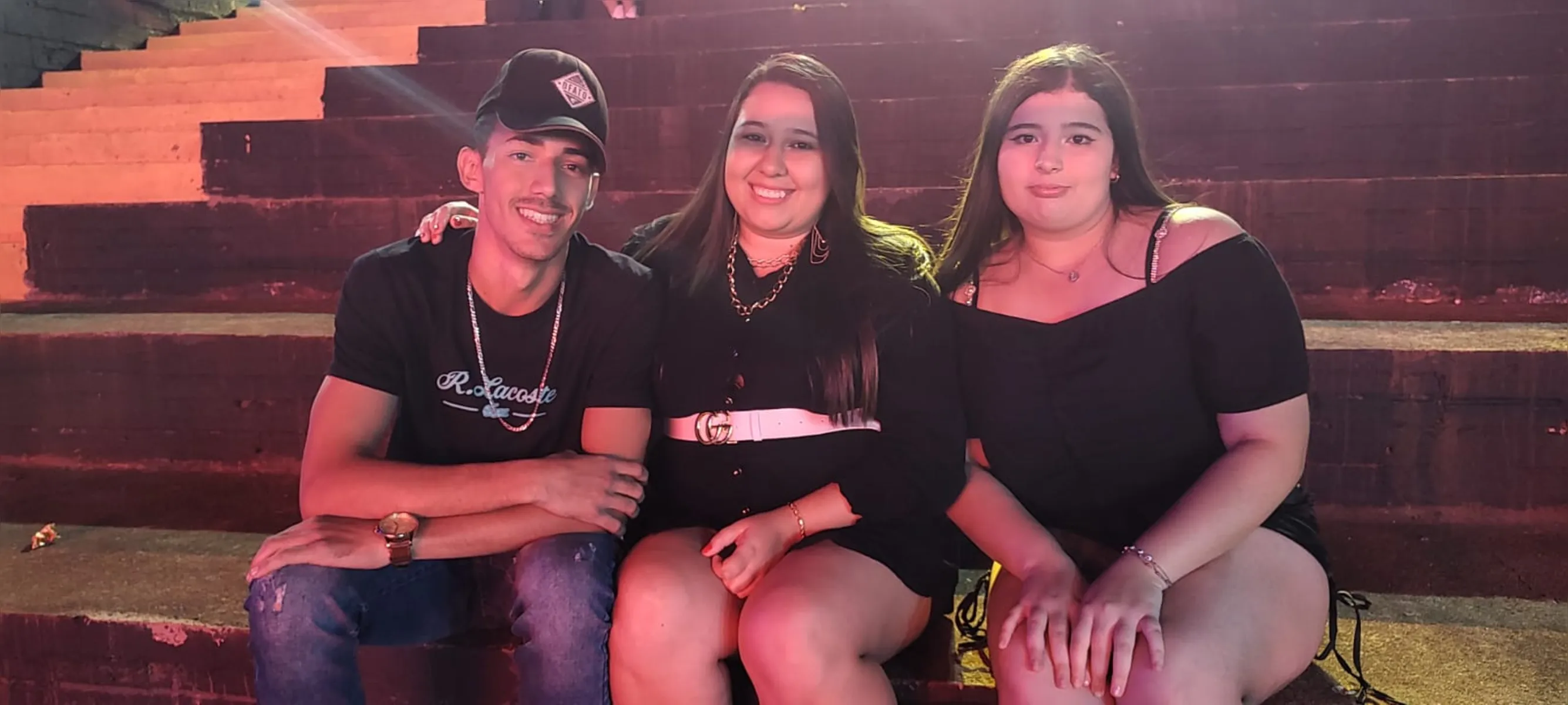 Os amigos Dartanhã, Rebeca e Lorena foram assistir ao show de Pedro Sampaio