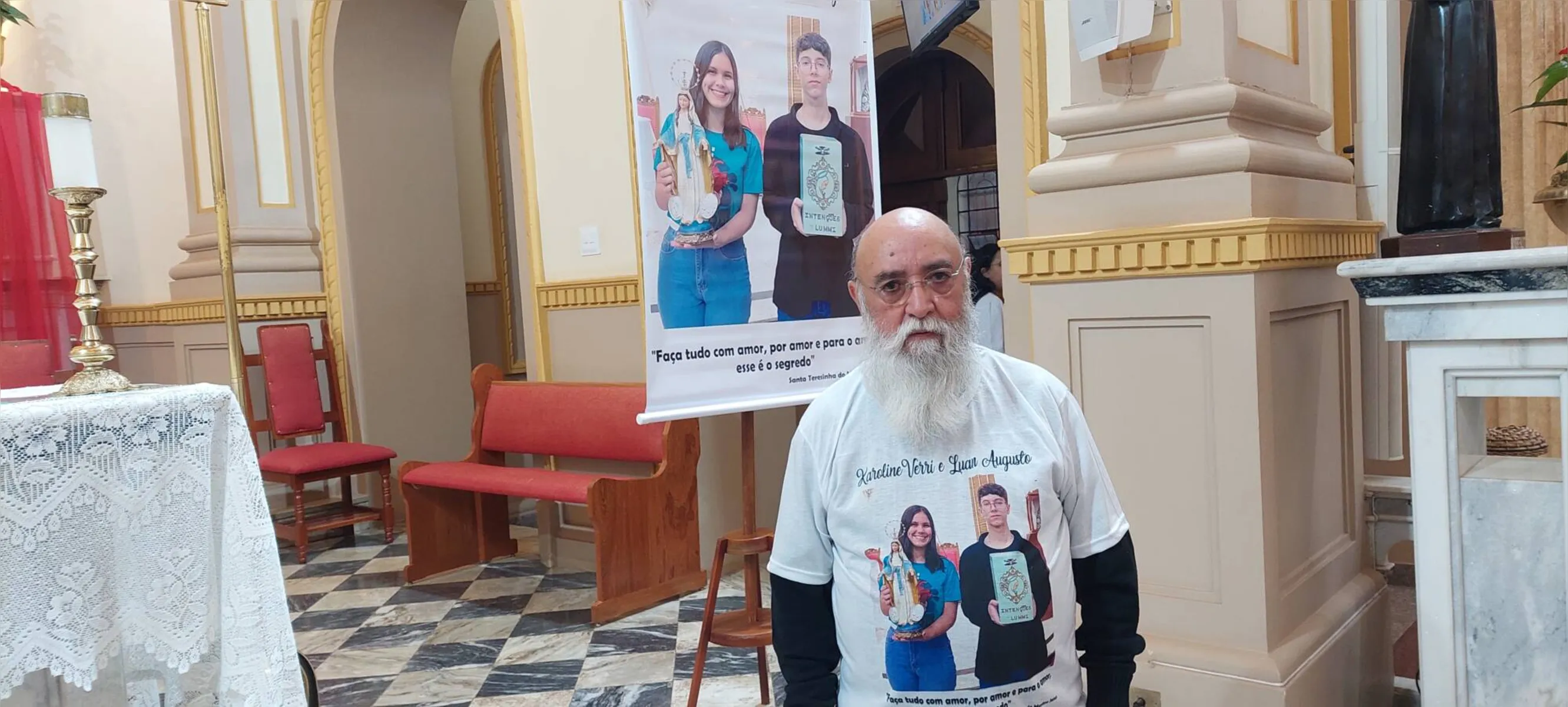 Imagem ilustrativa da imagem Missa em homenagem a Karoline e Luan lota Paróquia Santo Antônio