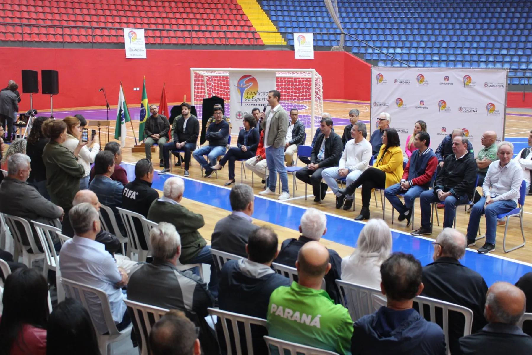 A cerimônia de reabertura do ginásio de esportes contou com a presença de autoridades, atletas, técnicos, dirigentes e servidores públicos. Também, foi marcada por uma homenagem aos funcionários da FEL