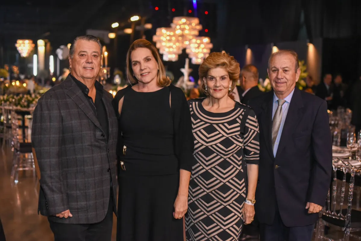 Luiz Meneghel Neto e Lígia Meneghel com Cristina e Humberto Barros