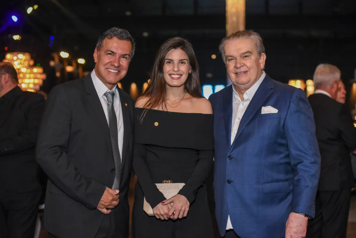 Capitão Augusto, vice-líder do PL e deputado federal, a esposa Dani Alonso, deputada estadual de São Paulo (PL), e Alfons Gardemann