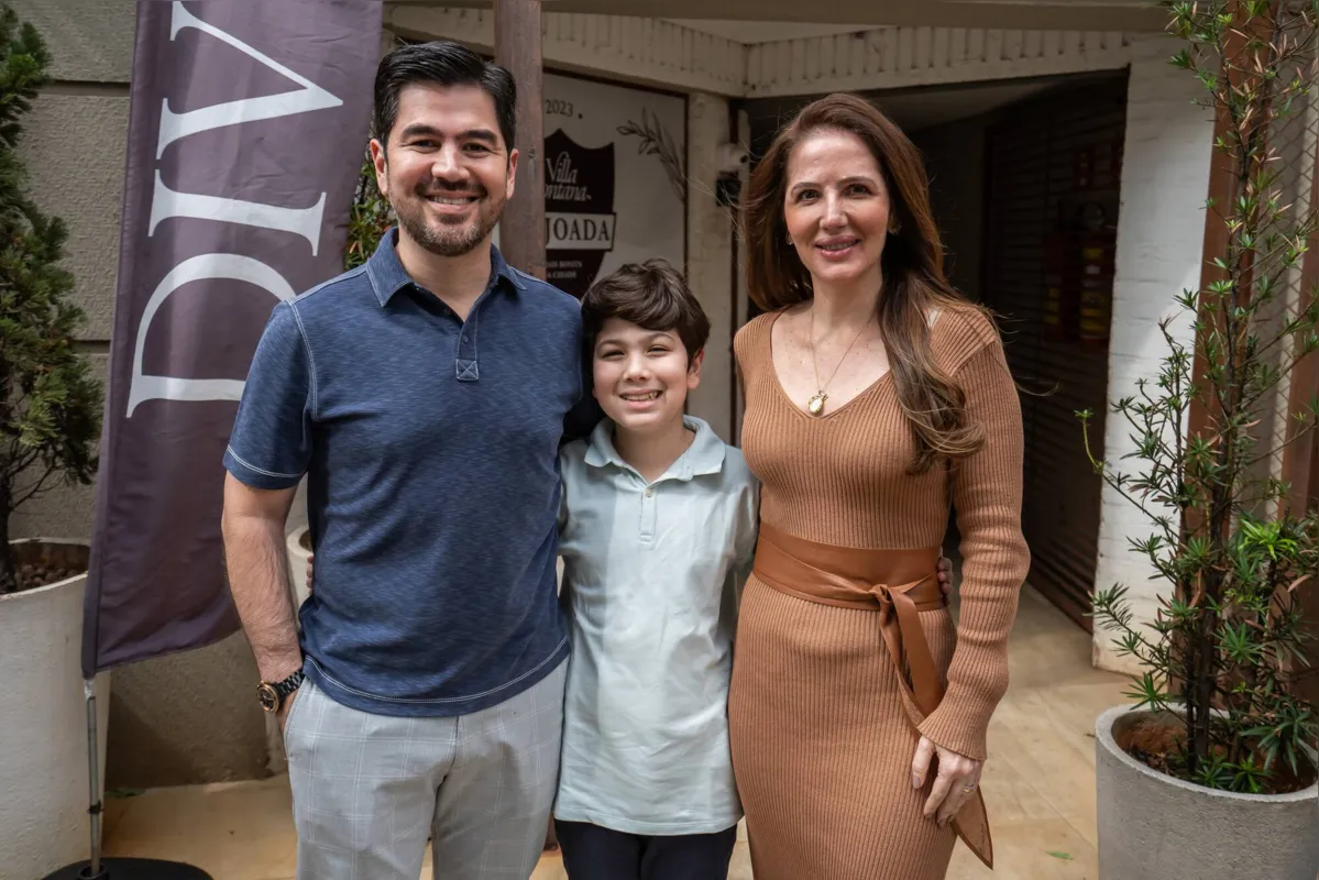 André Shishido, gestor da Imobiliária Conecta, com o filho, Augusto, e a esposa, Ana Cláudia Shishido