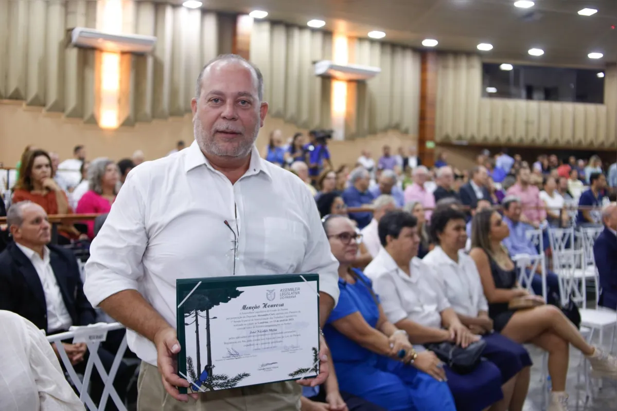 O superintendente ressalta que a FOLHA faz um jornalismo de qualidade, equilibrado, que vem contribuindo para a democracia e para o desenvolvimento de Londrina e região