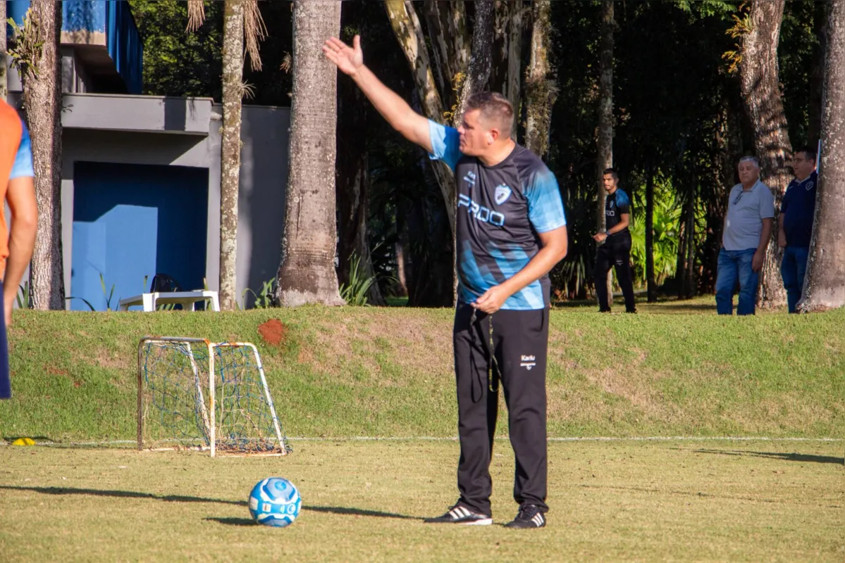 Trazido por PC Gusmão, o auxiliar Franco Müller segue no LEC e comanda o time no jogo de sábado contra o CRB, no Rei Pelé.
