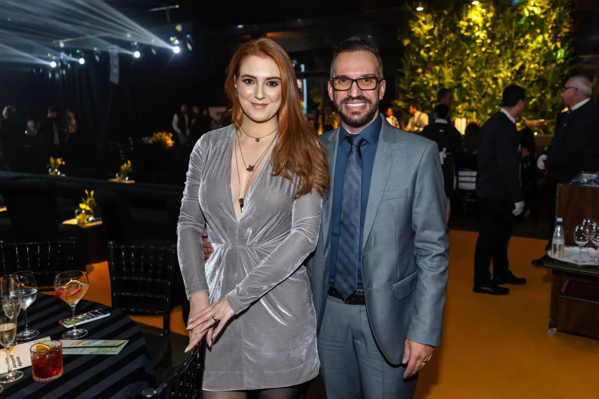 A arquiteta Karine Trevisan e o marido, Dr. Fábio Trevisan, ele, especialista em Medicina Avançada da Dor: ela assina o projeto da nova sede do Instituto Trevisan, que inaugura em breve, no Torre Siena, em Londrina