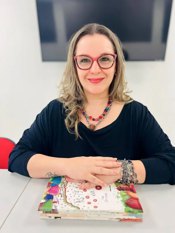 Aliny Perrota, educadora: "O importante é explorar e valorizar o folclore da nossa região, que muitas vezes é desconhecido"