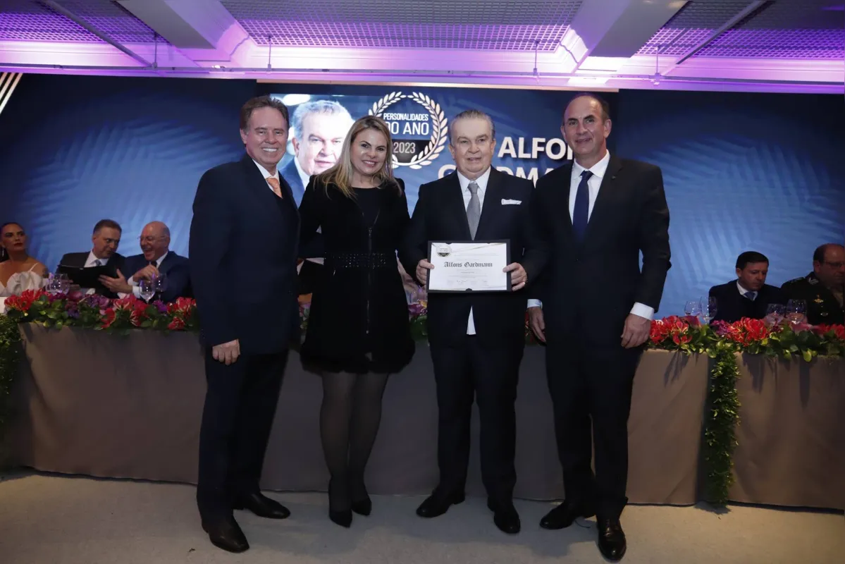 João Benites, deputada estadual  Carla Morando, Alfons Gardemann  e Reinaldo Papaiordanou