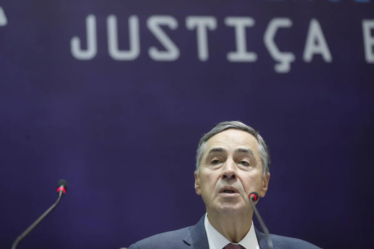 Imagem ilustrativa da imagem Aliados de Bolsonaro pedem impeachment de Barroso após falas