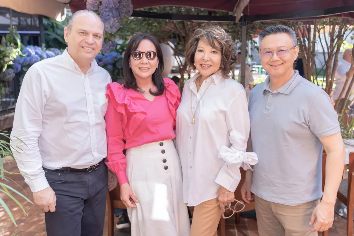 O deputado federal Ricardo Barros com os convidados Marina Lai, Inez De Amorim Costa e Lai Pon Meng, da Unimed Maringá