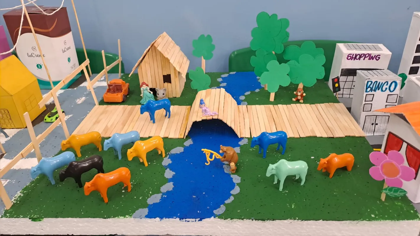 Maquete dos alunos da Escola Municipal Vima Romero reproduz a fazendinha