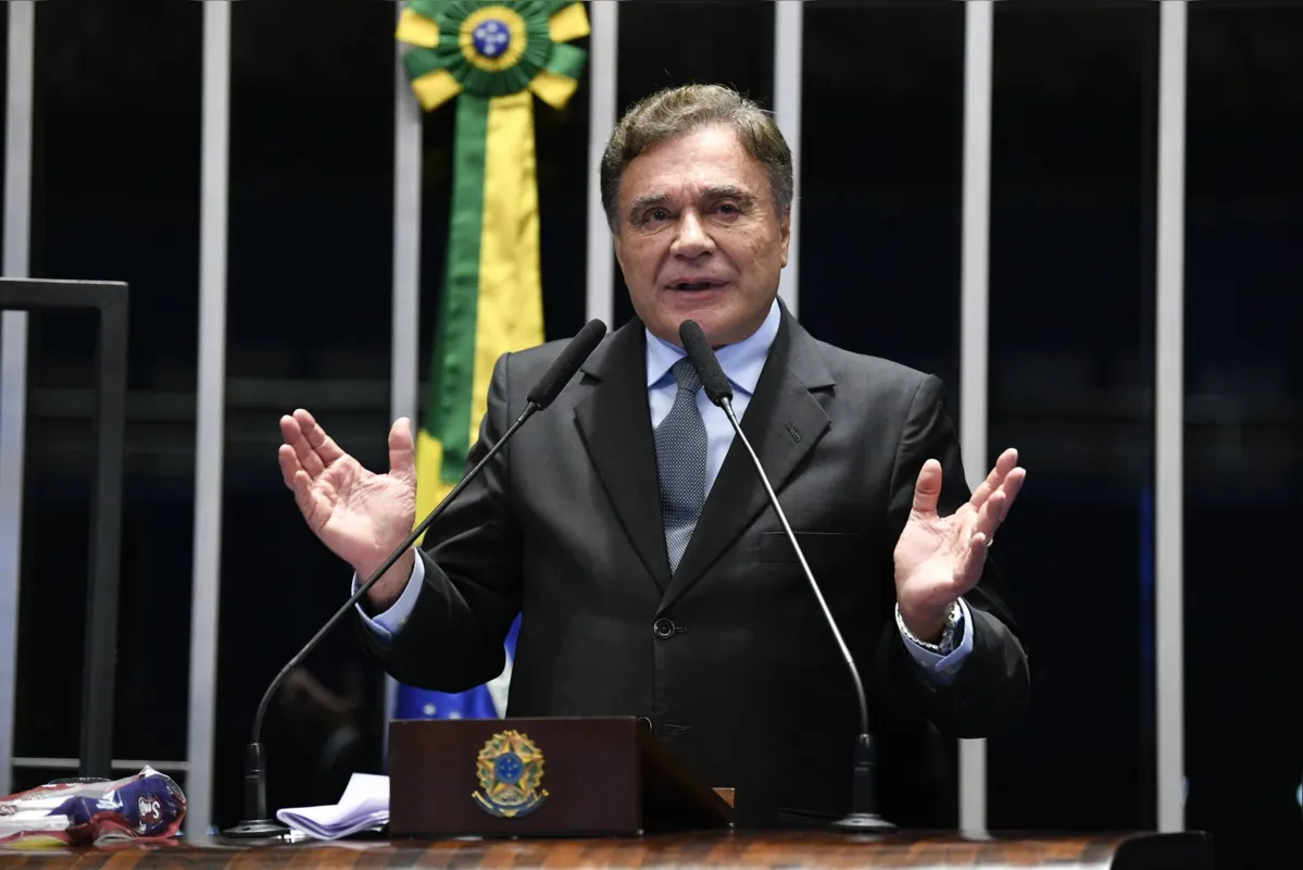 Biografia relata 55 anos de vida política do ex-governador, em mandato marcado por repressão da PM a professores em 1988