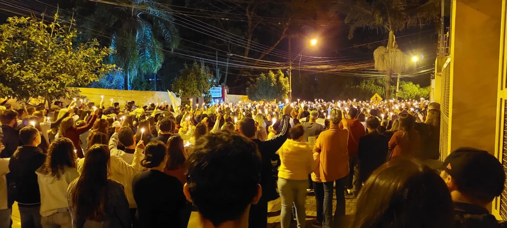 Imagem ilustrativa da imagem 'Amem seus filhos', pede mãe de Karoline, jovem morta no ataque