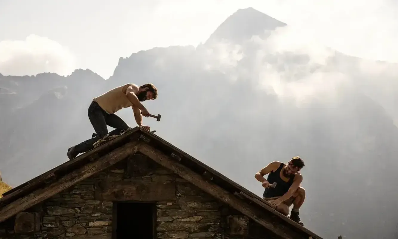 Filme com Lucca Marinelli e Alessandro Borghi tem a montanha como um terceiro personagem, tanto sob o aspecto fascinante quanto ameaçador