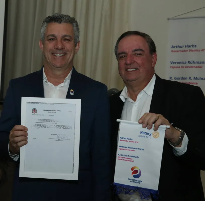 O presidente do Rotary Club de Londrina Sudeste, Paulo Pimenta, com o vereador  Ailton Nantes