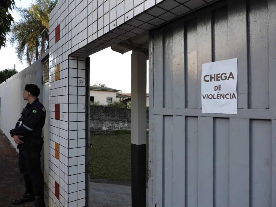 Empresa privada foi contratada pelo Estado para ficar na escola