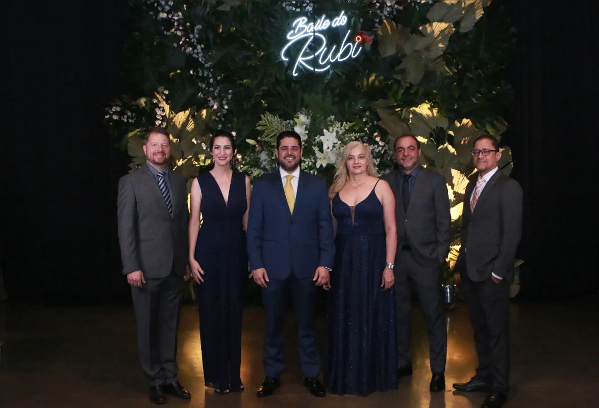 A diretoria da OAB Londrina: o presidente da entidade, Nelson Sahyun Junior, entre o tesoureiro, Diogo Brochard Menoncin, a secretária-geral adjunta, Caroline Thon, a vice-presidente, Sania Stefani, o secretário-geral, José Carlos Mancini Junior e o diretor de prerrogativas, Geovanei Leal Bandeira