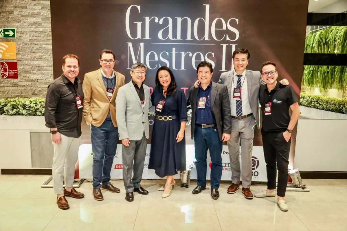 Professores e palestrantes Alan Costa, Oscar Muñoz, Paulo Kano, Laura Yabushita (diretora da Sociedade Brasileira de Odontologia Digital e organizadora do evento), Henrique Nakamá (palestrante, organizador do evento e presidente da Sociedade Brasileira de Odontologia Digital), Mário Kawagoe e Ivan Yoshio.