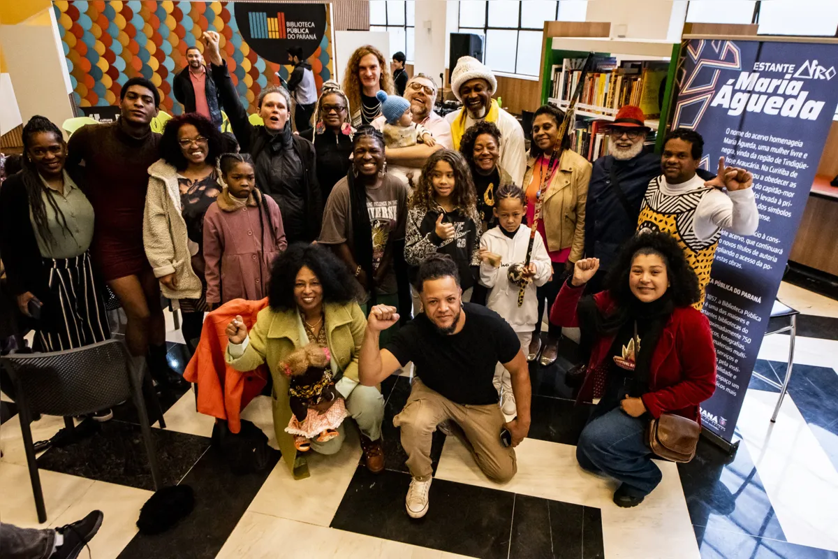 Imagem ilustrativa da imagem Biblioteca Pública do PR inaugura estante afro