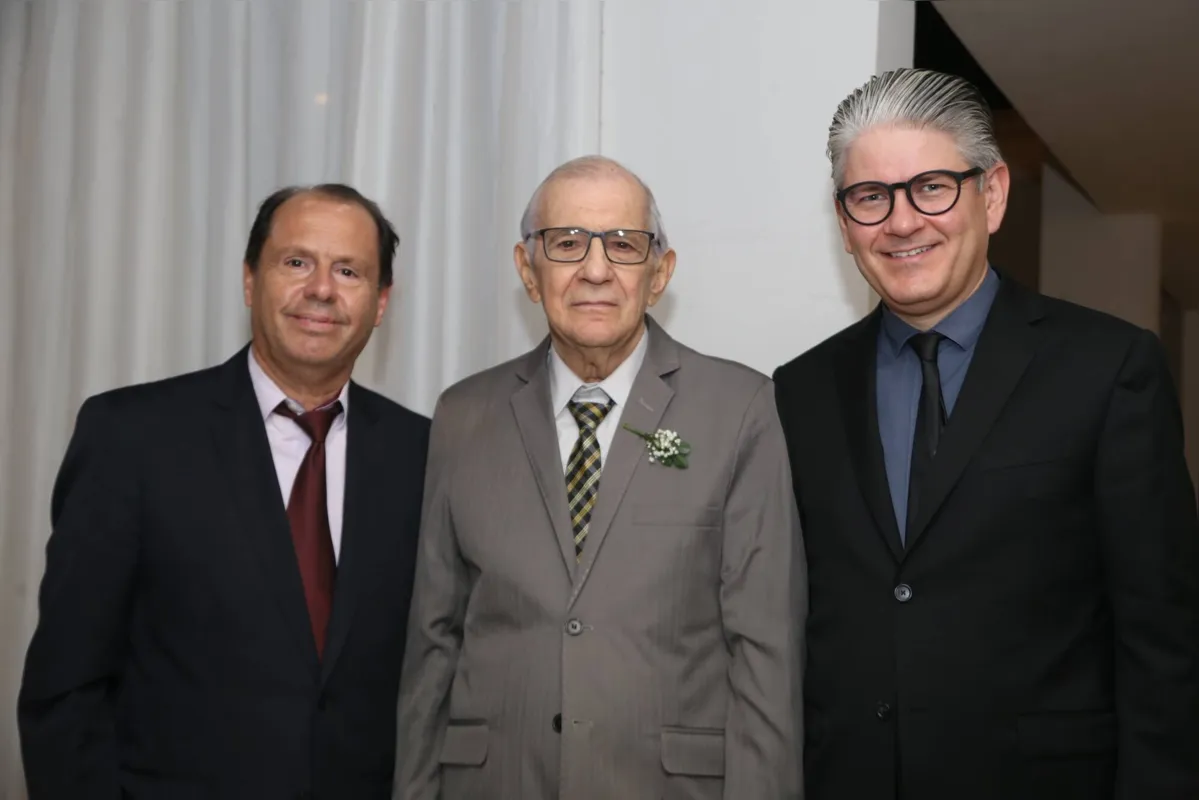 O imobiliarista José Carlos Delalibera ladeado pelos amigos e parceiros Marcos Moura e Marcelo Scandelae