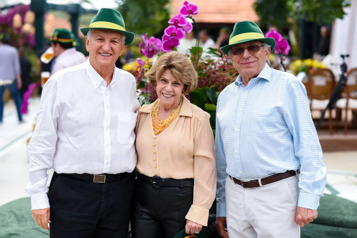 Evaldo e Cecília Fabian com Jotabê Faria