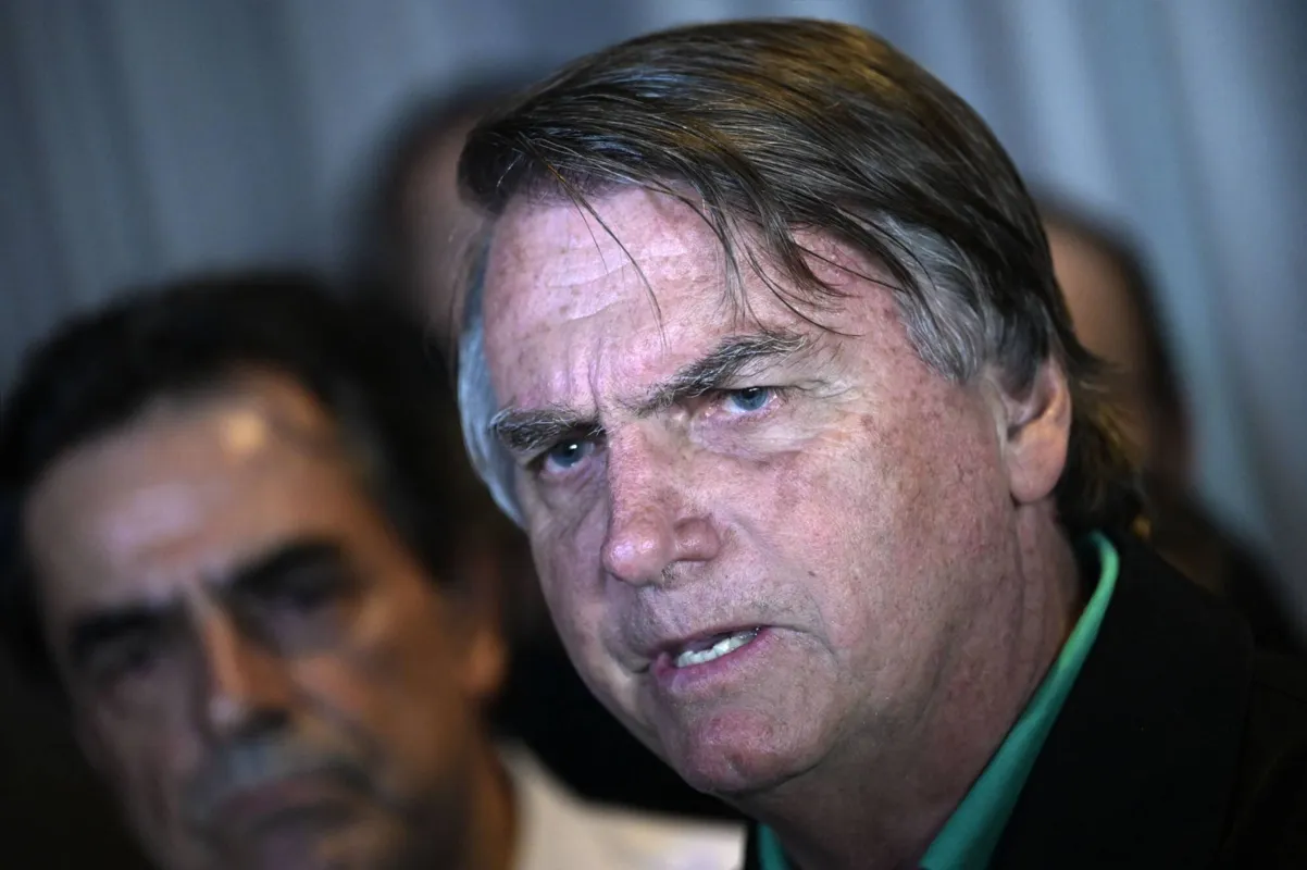 Imagem ilustrativa da imagem Bolsonaro é declarado inelegível por 8 anos pelo TSE  eleitoral