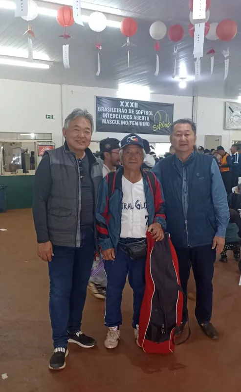 Paulo Hara, Motoshi Noda e Miguel Nishihara na Acel, sede do 32º Brasileirão de Softbol