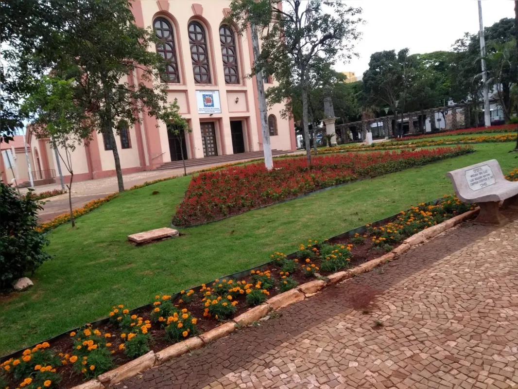 Imagem ilustrativa da imagem CIDADE FALA - Fachada da matriz de Cambé!