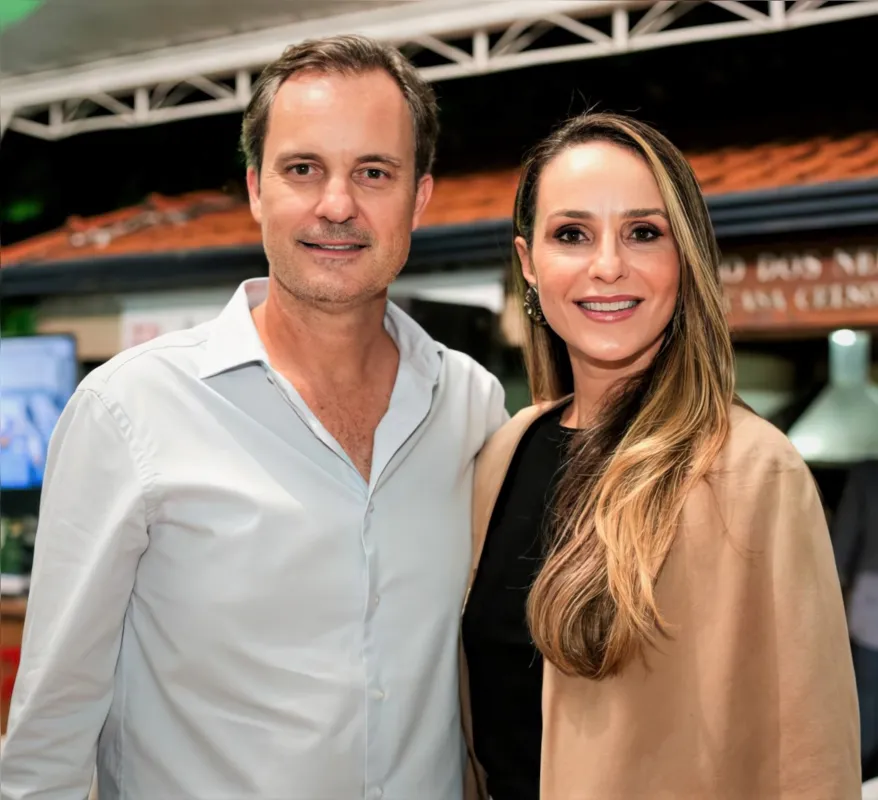 O anfitrião Alexandre Turquino e a apresentadora de tv Luly Barbero Turquino