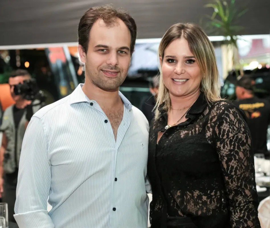 O jovem e festejado casal Pedro e  Isabela Turquino