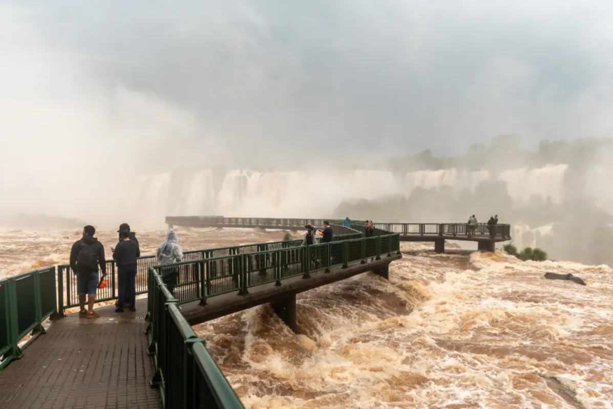 Imagem ilustrativa da imagem Cataratas do Iguaçu tem vazão de 7 milhões de litros d’água por segundo