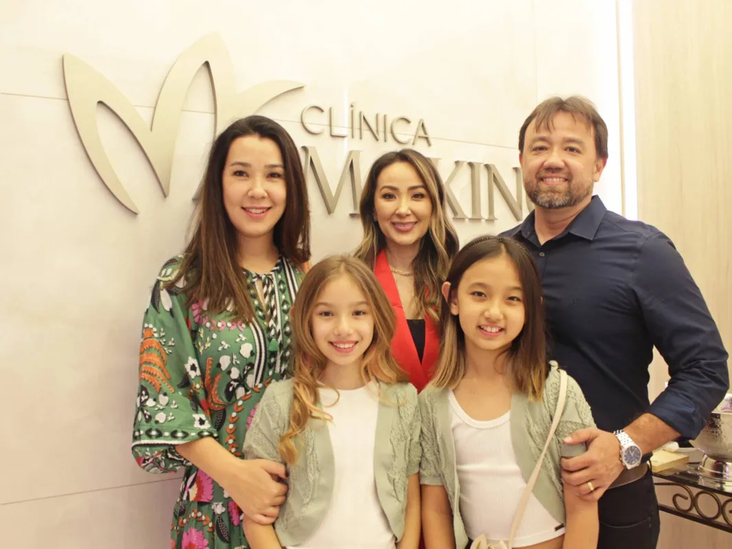 Dra. Patrícia com a cunhada, Andressa Kussano Rezende, o irmão, Bruno Makino Rezende, e as sobrinhas, Alice e Elena
